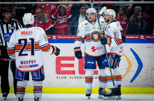 Växjös Erik Josefsson gör 1-2 och jublar