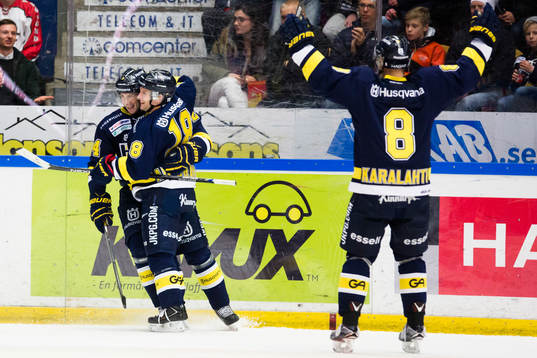 s Erik Christensen, Pär Arlbrandt och Jere Karalahti jublar