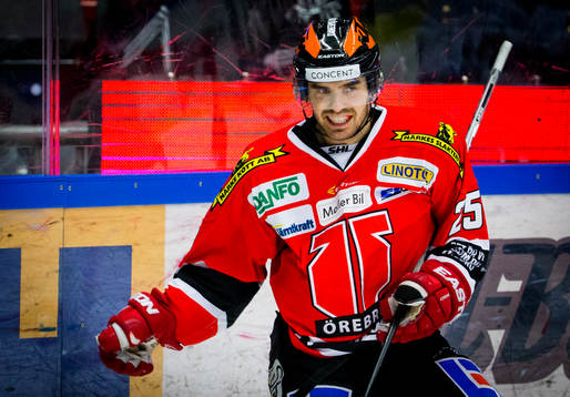 Örebros Martin Johansson gör 2-2 och jublar