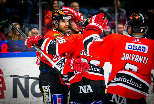 Örebros Martin Johansson gör 2-2 och jublar