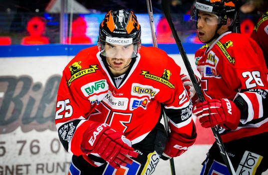 Örebros Martin Johansson gör 2-2 och jublar
