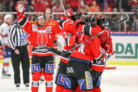 Örebros Petr Zamorsky jublar