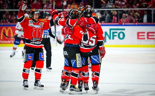 Örebros Petr Zamorsky gör 2-3 och jublar