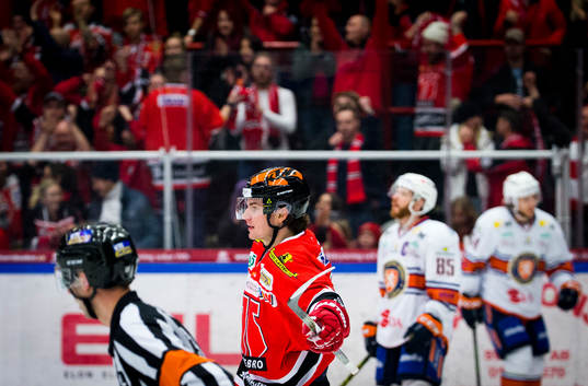 Örebros Petr Zamorsky gör 2-3 och jublar