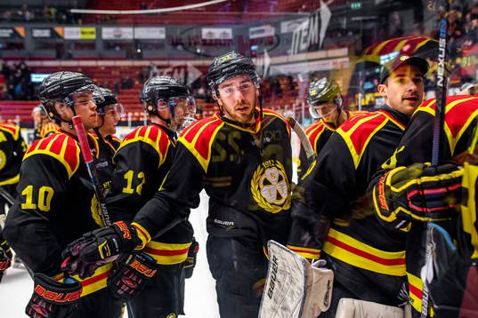 Brynäs Marc Zanetti jublar med lagkamraterna