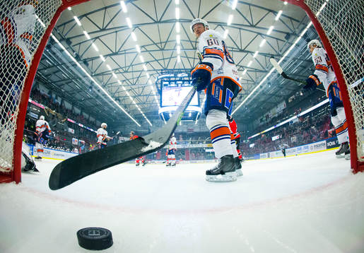 Växjös Erik Josefsson tar ut pucken ut mål och deppar