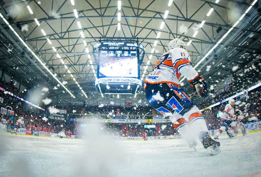 Växjös Linus Fröberg skvätter snö