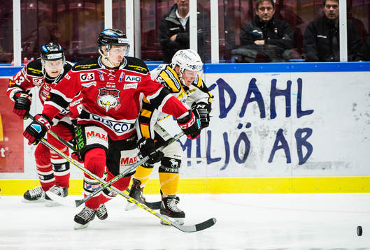 Malmö Redhawks Johan Ivarsson och Fredrik Händemark mot