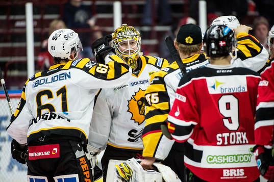 Skellefteås målvakt Erik Hanses och Fredrik Lindgren