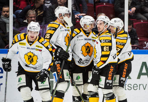 Skellefteås Pär Lindholm gör 0-3 och jublar här med