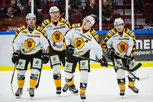 Skellefteås Pär Lindholm gör 0-3 och jublar här med