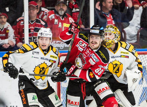 Malmö Redhawks Peter Mueller framför Skellefteås Pär