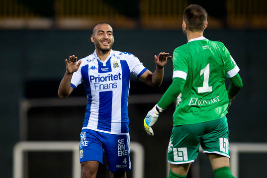 IFK Göteborgs Haitam Aleesami och målvakt John Alvbåge