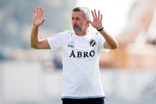 s assisterande tränare Nebojsa Novakovic