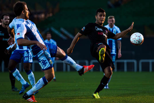 IFK Göteborgs Tobias Hysén och Midtjyllands Harmeet Sing