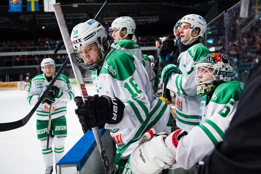 Rögles Timothy Liljegren och målvakt Oscar Dansk deppar