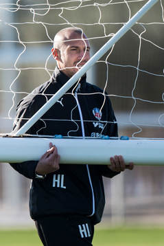 Helsingborgs manager Henrik Larsson bär ett mål