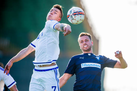 FC Köpenhamns Benjamin Verbic nickar undan framför Malmö