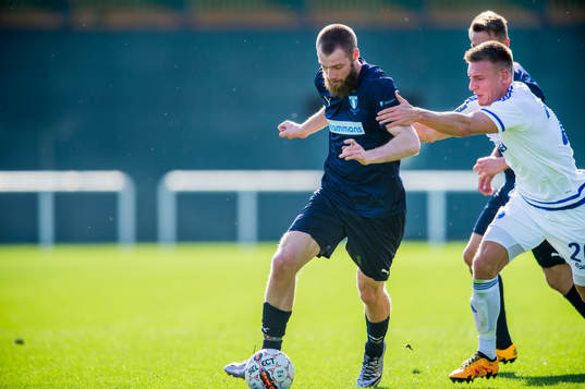 FC Köpenhamns Christoffer Remmer jagar Malmö FFs Jo Inge
