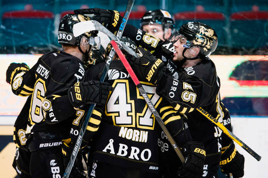 s lag firar Jesper Frödéns mål