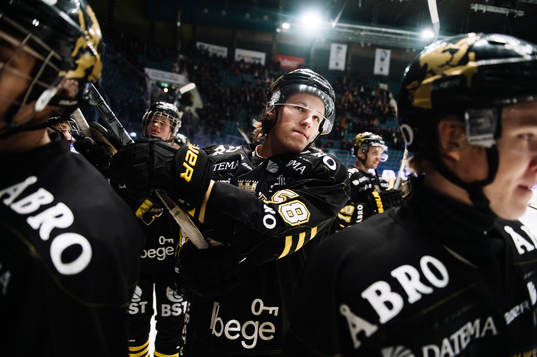 s Calle Åsell tackar publiken