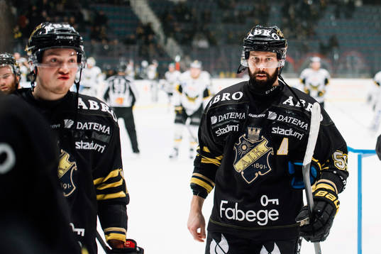 s Emil Lundberg kliver av i periodpaus