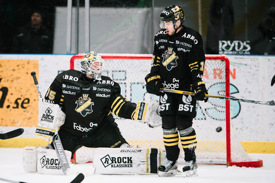 s målvakt Robin Rahm och Jonathan Andersson