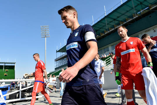 Malmö FFs Markus Rosenberg går ut mot planen innan