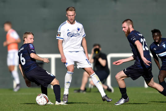 Malmö FFs Oscar Lewicki och Jo Inge Berget i kamp om