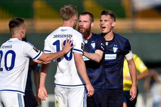 Malmö FFs Jo Inge Berget och Markus Rosenberg reagerar mot