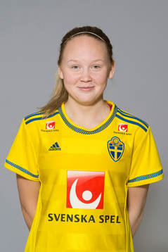 Wilma Wärulf som spelar i F17 landslaget