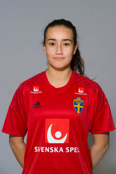 Karolina Bucaro Stenman som spelar i F17 landslaget