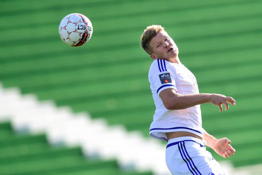 FC Köpenhamns Andreas Cornelius nickar bollen