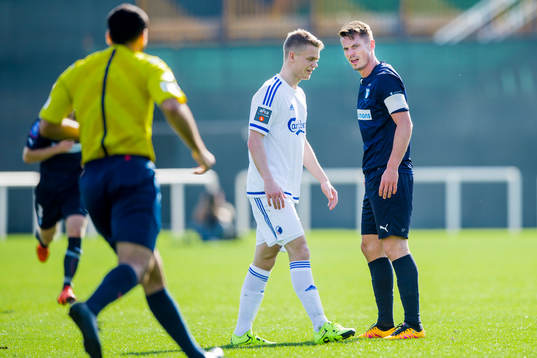 Malmö FFs Markus Rosenberg tittar mot domaren