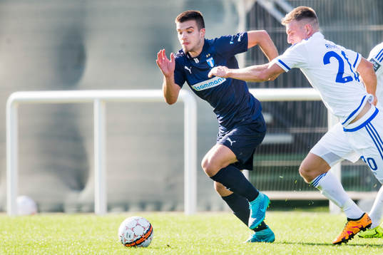 Malmö FFs Vladimir Rodic jagas av FC Köpenhamns