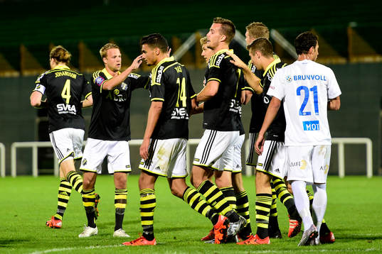 s Fredrik Brustad jublar med lagkamraterna