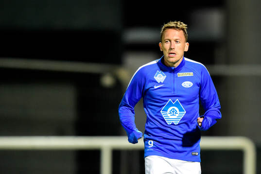 Moldes Mattias Moström värmer upp