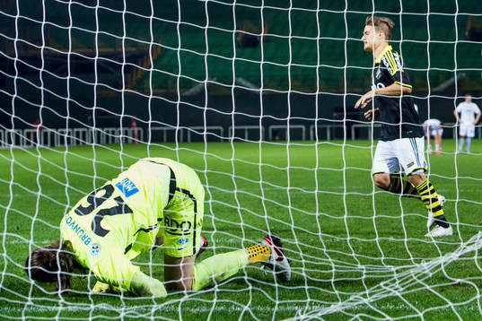 Moldes målvakt Andreas Linde deppar