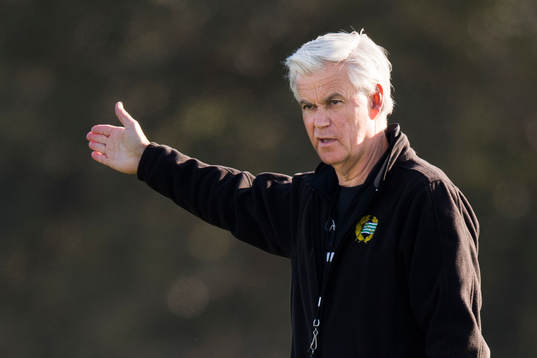 Hammarbys tränare Nanne Bergstrand instruerar sina spelare