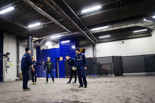 s spelare värmer upp