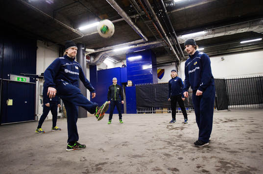 s spelare värmer upp