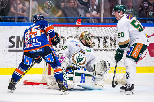Växjös Robert Rosén (ej i bild) gör mål 2-2 bakom