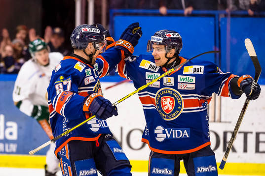 Växjös Robert Rosén jublar med Sakari Salminen