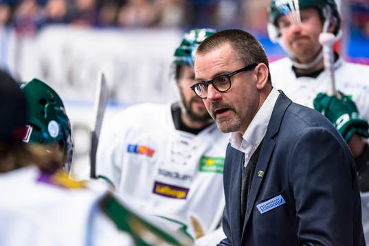 Färjestads tränare Tommy Samuelsson tar timeout