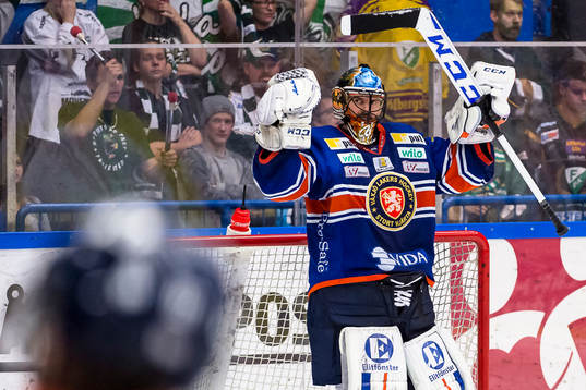 Växjös målvakt Cristopher Nihlstorp jublar