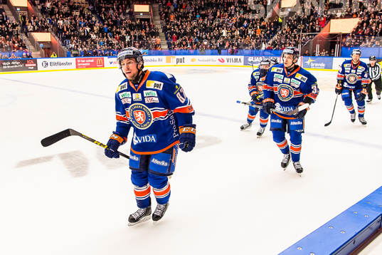 Växjös Robert Rosén jublar