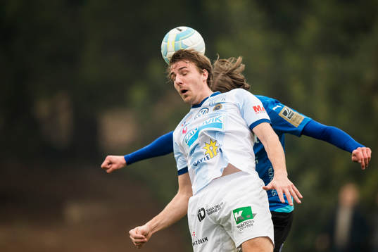 Gefles Johan Oremo i nickduell mot Halmstads Fredrik
