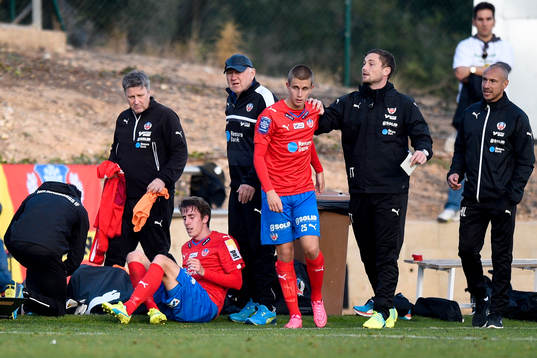 Helsingborgs Adam Eriksson utgår skadad