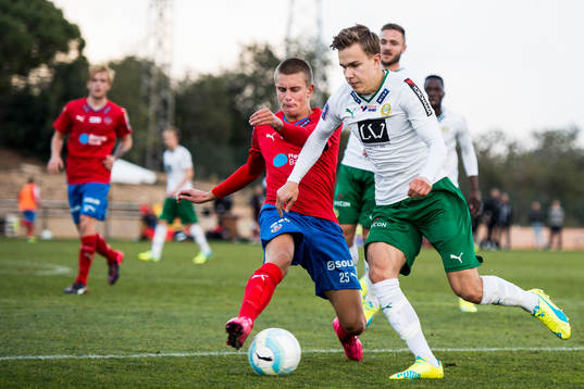 Helsingborgs Felix Bindelöv och Hammarbys Dusan Jajic