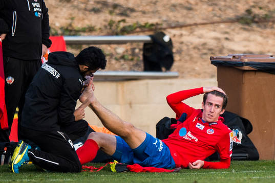 Helsingborgs Adam Eriksson utgick skadad